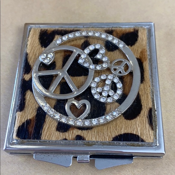 Leopard Peace and love mirror compact. Brand new. - Picture 1 of 3